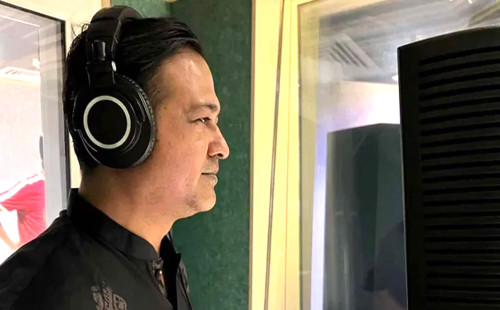 এ আর রাহমানের স্টুডিওতে গান গাইলেন আসিফ আকবর