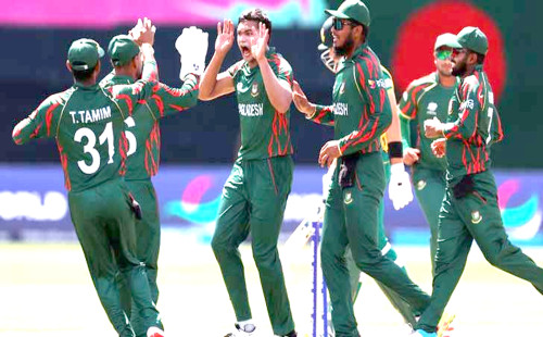 ক্লেসেনকে বোল্ড করে ৭৯ রানের জুটি ভাঙেন তাসকিন