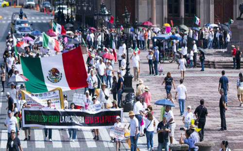 মেক্সিকোতে বিচার বিভাগীয় সংস্কারের বিরুদ্ধে শিক্ষার্থীদের বিক্ষোভ