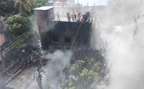 চট্টগ্রামে আগুনে পুড়ল টায়ার কারখানা