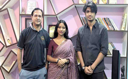 নতুন খবর দিলেন আসিফ আকবর সেই ভাইরাল সিঁথিকে  নিয়ে