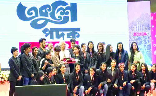প্রধান উপদেষ্টার নারী ফুটবল দলসহ ১৮ বিশিষ্ট ব্যক্তিকে একুশে পদক প্রদান