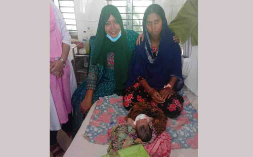 রায়পুরা হাসপাতালে প্রসব পরবর্তী মুমূর্ষু রোগীর জীবন বাঁচিয়ে প্রশংসায় ভাসছেন ডা. ফাহিমা