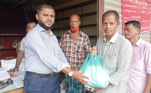 বোয়ালখালীতে শুরু হলো খোলা বাজারে আটা বিক্রি