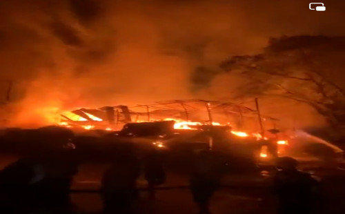 নোয়াখালীতে আগুনে পুড়ল ১১টি দোকান ও ১টি কারখানা