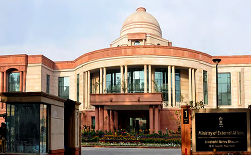 বাংলাদেশে কূটনৈতিক মিশনের নিরাপত্তা চাইল ভারত, হাইকমিশনারকে তলব