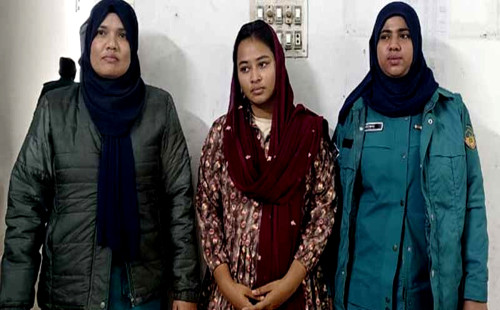 ব্ল্যাকমেইল, মামলা বাণিজ্য ও প্রতারণার অভিযোগে গ্রেপ্তার ‘জুলাই যোদ্ধা’ সুরভী