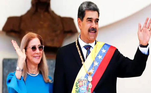 ভেনেজুয়েলার রাজধানী কারাকাসে একের পর এক বিস্ফোরণ, প্রেসিডেন্ট মাদুরো স্ত্রীসহ আটক—জানালেন ট্রাম্প