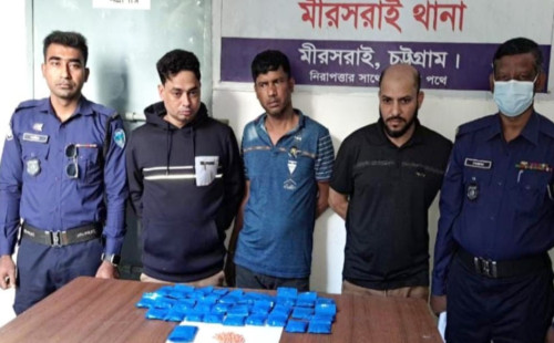 মিরসরাইয়ে ইয়াবা-গাড়ী- পুলিশসদস্যসহ ৩ জন আটক